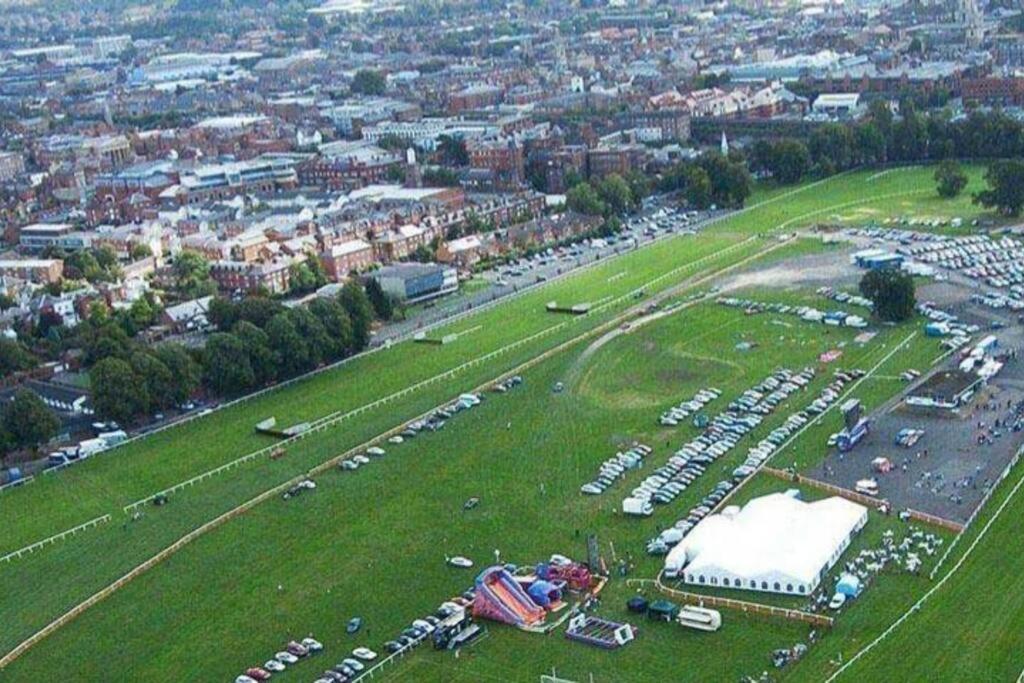Unrivalled Location - Five Star - Worcester Apartment Esterno foto