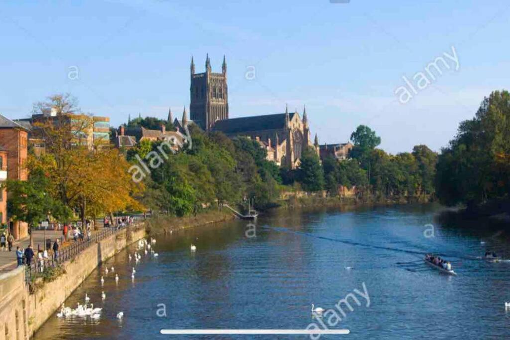 Unrivalled Location - Five Star - Worcester Apartment Esterno foto